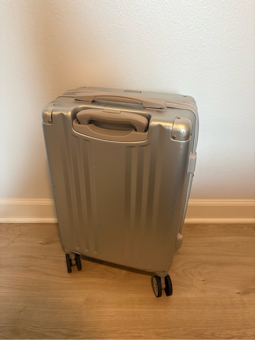 Calpak Carry-On silver suitcase - Picture 6 of 12